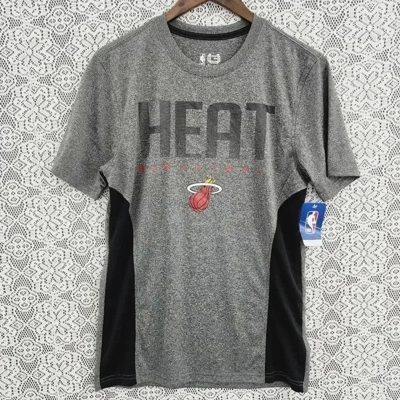 NWT NBA HEAT Basketbal Men's T Shirt Size Small - Picture 1 of 6